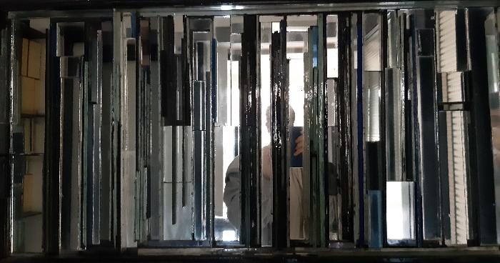 Une, parmi , One, among, 1991, mirrors, glass  0,60 mx1m. 